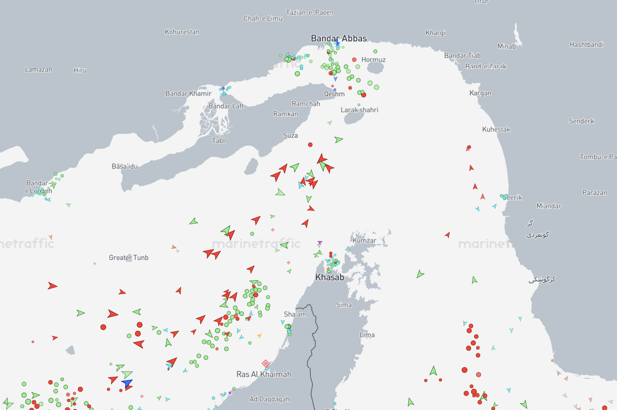 a boats map showing a big blank area in the main passage, but a lot of boats lined up just west of it and under power on the interior side.